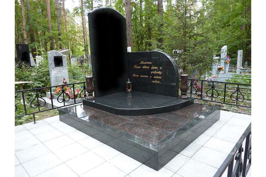 Памятник из цветного гранита Березники памятник на могилку Городовиковск